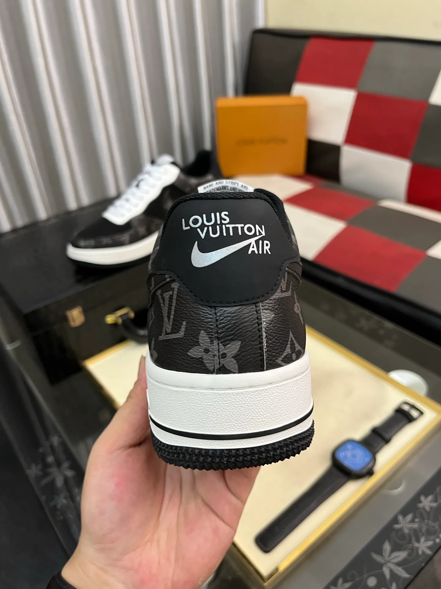 Men's shoes 💰440⌚️⌚️【LOUlS VUlTTON】Louis Vuitton ~ unique and casual style. LV counter purchasing 🏃casual shoes😍😍 are on sale at the men's counter at the same time. Italian imported brands select top-layer Italian cowhide. 🐑Sheepskin lining (refuses to discolor and grind feet) Sole: Original sole specially provided by the original factory 🎬Better in kind Code number: 38-443⃣️Color selection